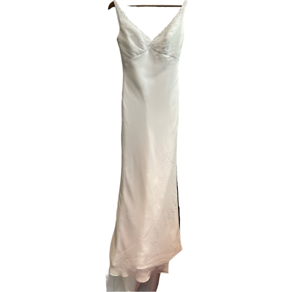Dere kiang wedding dress size 8 in EUC beautiful mermaid look.